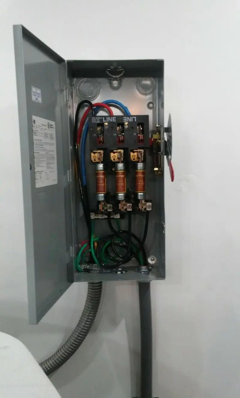 Three-phase disconnect switch installed for Smoke Detector Installation in Weslaco